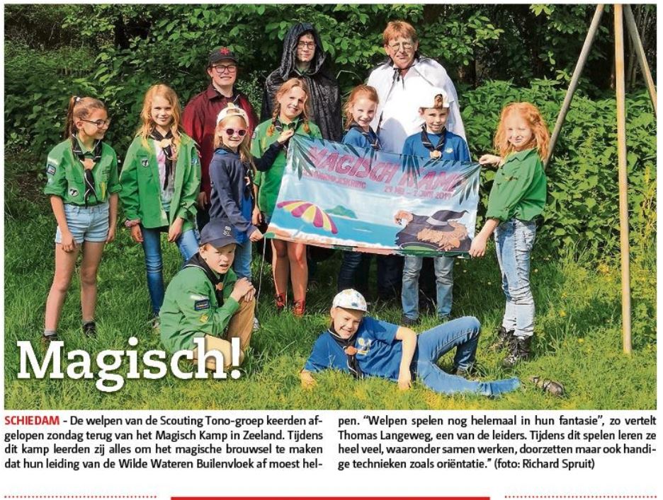 Op de voorpagina van het Nieuwe Stadsblad een foto van het Magische kamp van de welpen van de Glimwormpjeskring