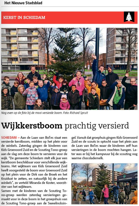 De kinderen van de Scouting Tono-groep en Kids Groenoord Zuid versierden de wijkkerstboom.